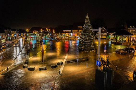 De kerstverlichting brandt - Overpelt