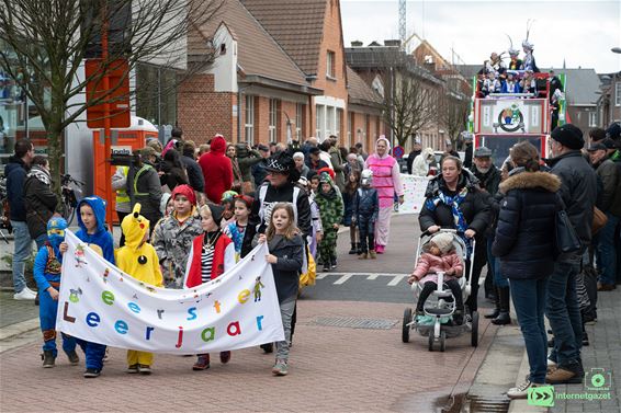De kindercarnavalstoet van de Jaak Tassetschool - Pelt