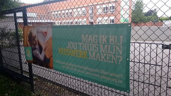 De Linde doneert schoolhek aan Pleegzorg - Overpelt