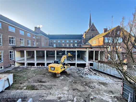 De oude studiezaal wordt afgebroken - Pelt