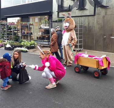 De paashaas op de markt - Beringen