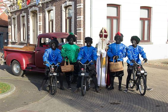 De Pieten kwamen met de Solex - Neerpelt