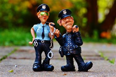 Politie doet meer dan boetes uitschrijven - Lommel