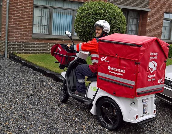 De postbode gaat elektrisch - Overpelt