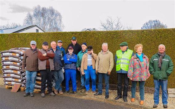 De potgrond is geleverd, nu de tuin nog - Overpelt