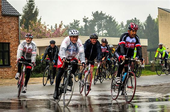 De 'Ronde van Pelt' in de regen - Overpelt