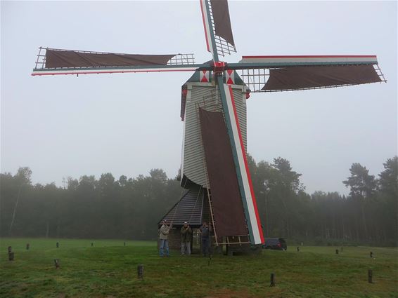 De Sevensmolen heeft weer zeilen - Overpelt