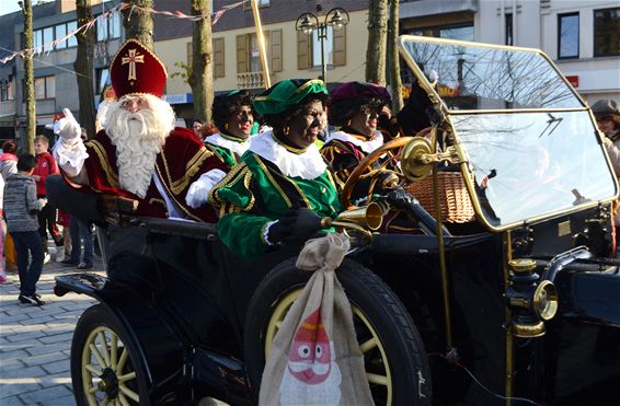 De Sint arriveerde in stijl - Lommel