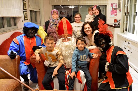 De Sint eindelijk op bezoek bij Meral Özcan - Beringen