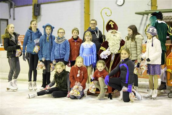 De Sint ook in Luna's IJsstadion - Lommel