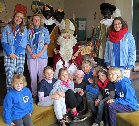De SInt op bezoek bij de 'toffe meisjes' - Neerpelt