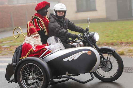 De Sint snelt naar de Hoeksteen - Beringen