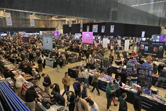 De Soeverein vol ruilkaarten tijdens CardJunkieZ - Lommel