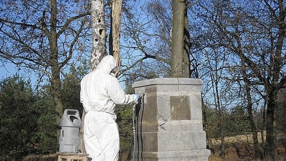 De sokkel van de 'Verkeerde' wordt hersteld - Neerpelt