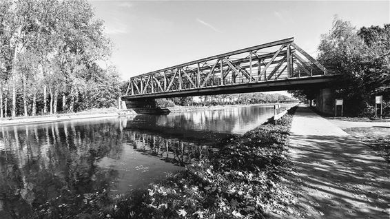 De spoorbrug in zwart-wit - Neerpelt