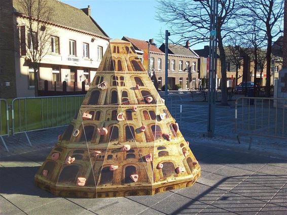 De Toren van Babel staat in Peer - Peer