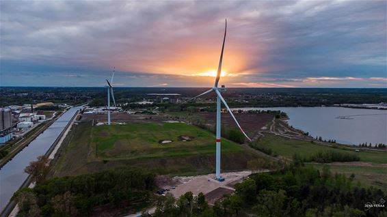 De tweede windturbine staat er nu ook - Pelt