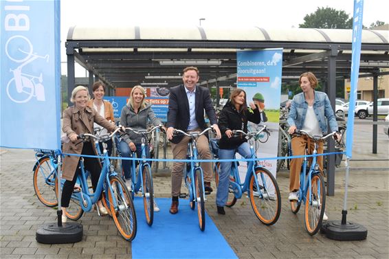 Deelfietsen van Blue-bike aan het station - Lommel