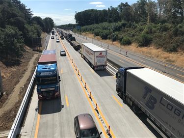 Defecte vrachtwagen zorgt voor grote file - Beringen