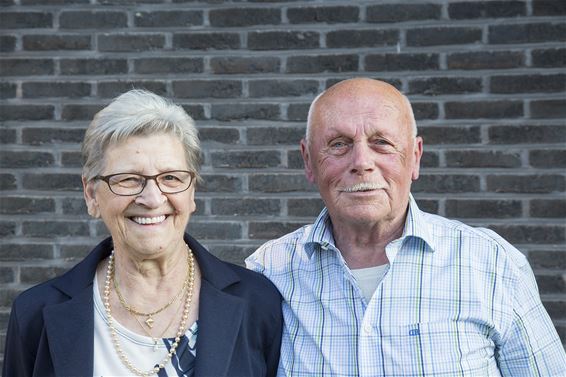 Diamanten bruiloft aan de Burg. Missottenstraat - Overpelt