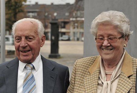 Diamanten bruiloft in de Burg. Van Lindtstraat - Overpelt