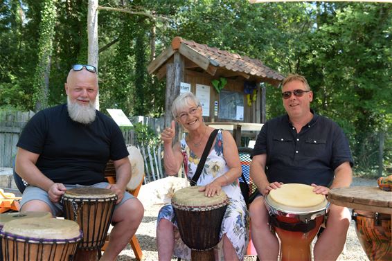 Djembe spelen voor blindenwerking XiNiX - Beringen