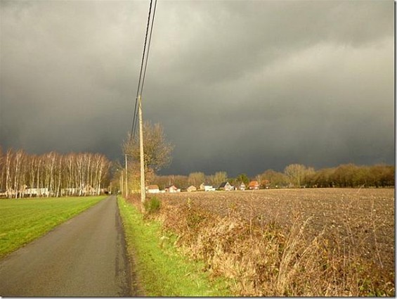 Donkere wolken boven de horizon - Meeuwen-Gruitrode