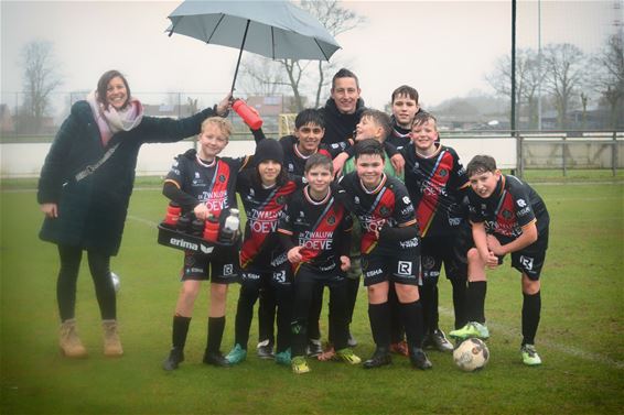 Doorweekt, maar onverzettelijk - Peer & Pelt