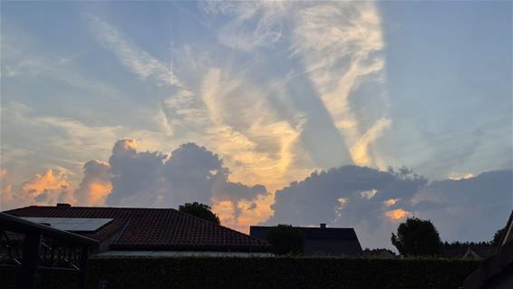 Dreigende wolken boven Lommel Barrier - Lommel
