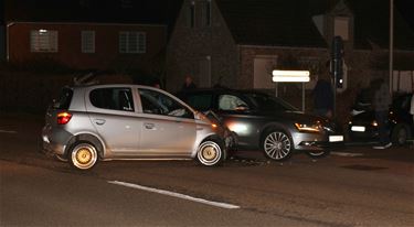 Drie auto's botsen in Koersel - Beringen