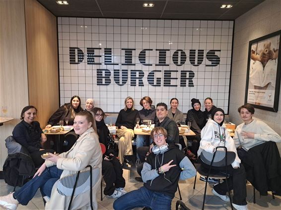 Drie kaarsjes voor McDo Paal - Beringen