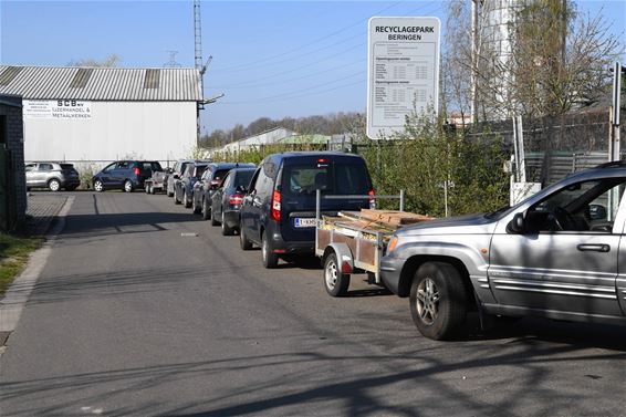 Drukte aan het containerpark - Beringen