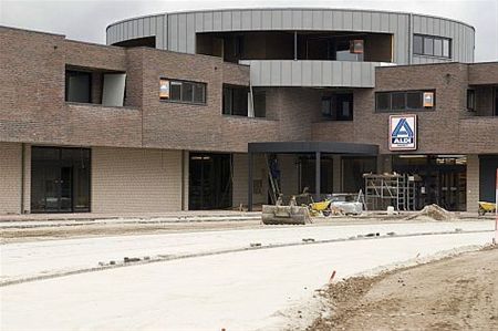 Drukte aan woon- en winkelcomplex - Hamont-Achel