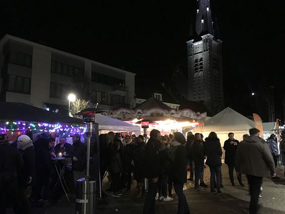 Drukte op kerstmarkt - Hamont-Achel