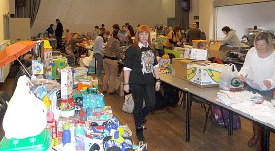 Drukte op tweedehandsbeurs - Neerpelt