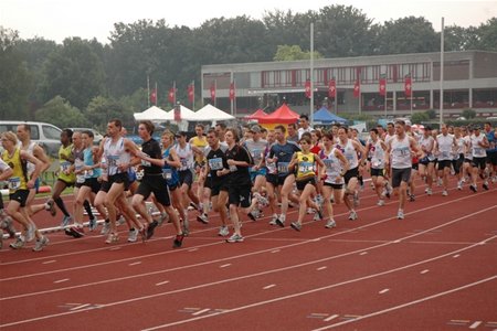 Dwars door Neerpelt in verkoelende regen - Neerpelt