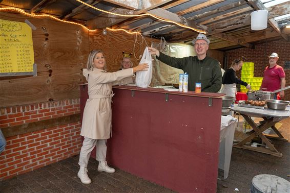 Echte Hollandse oliebollen voor het Goede Doel - Lommel