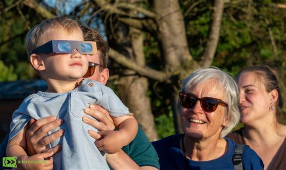 Eclips lokt honderden naar De Noorderkroon - Hamont-Achel