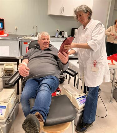 Eddy geeft 150ste keer bloed in Pelt - Pelt