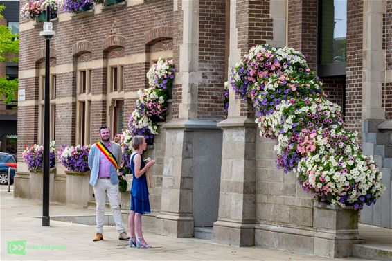 Een beetje rood voor de burgemeester - Pelt