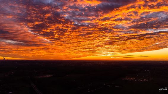 Een bloedrode zonsondergang... - Pelt