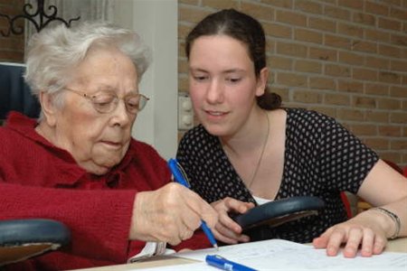 Een boek met verhalen van rusthuisbewoners - Neerpelt