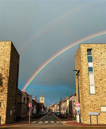 Een dubbele regenboog - Peer