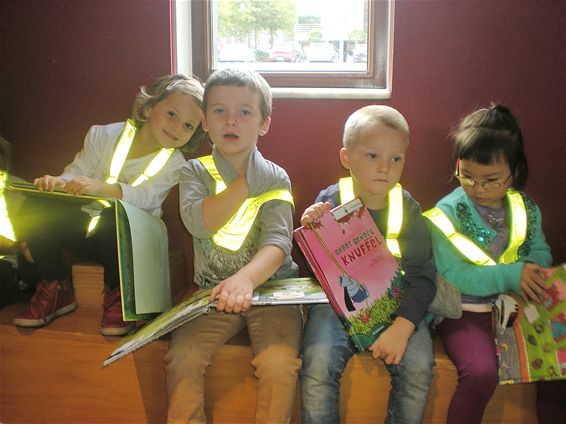 Een eerste bibliotheekbezoek voor de kleuters - Lommel