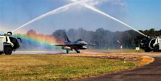 Eén F16 bereikte 8.000 vlieguren - Peer