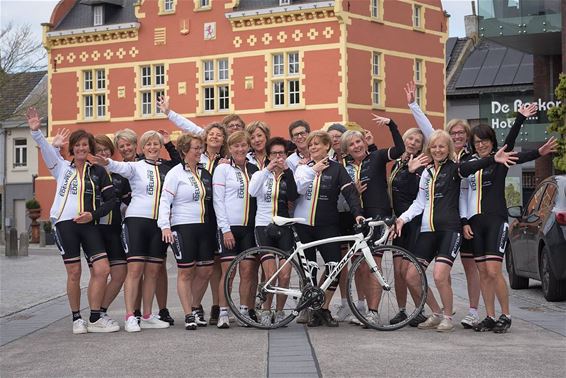 Een fietsclub voor dames - Peer