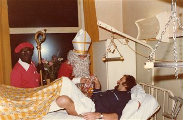 De Sint in de Sint-Annakliniek - Beringen
