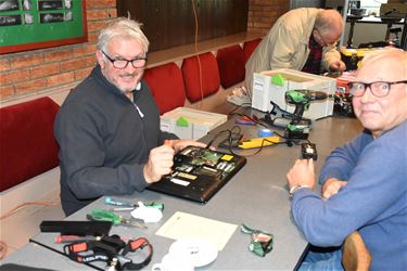 Een gezellige babbel in het repair café - Beringen