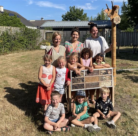 Een giraf voor de juffen van De Robbert - Hamont-Achel