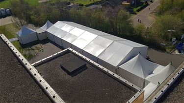 Een grote tent bij het Mariaziekenhuis